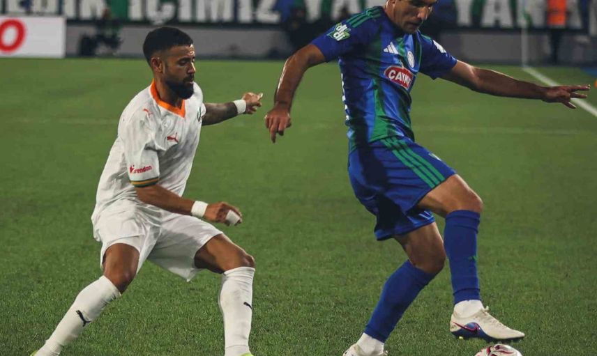 Rize'de sessiz ilk yarı: Çaykur Rizespor - Alanyaspor 0-0