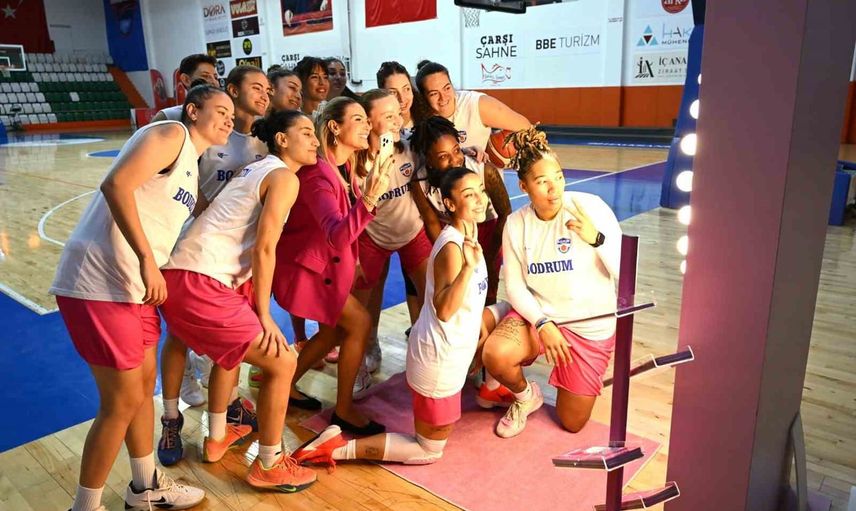 Bodrum'da sahada sağlık: kadın basketbol takımıyla 'ayna karşısında 5 dakika' çağrısı