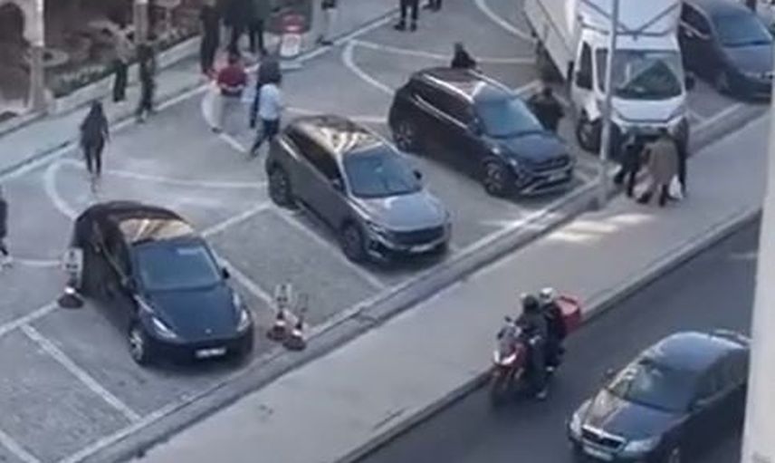 Esenyurt'ta kuyumcuya silahlı saldırı: eczane çalışanı yaralandı, şüpheli araçla kaçtı