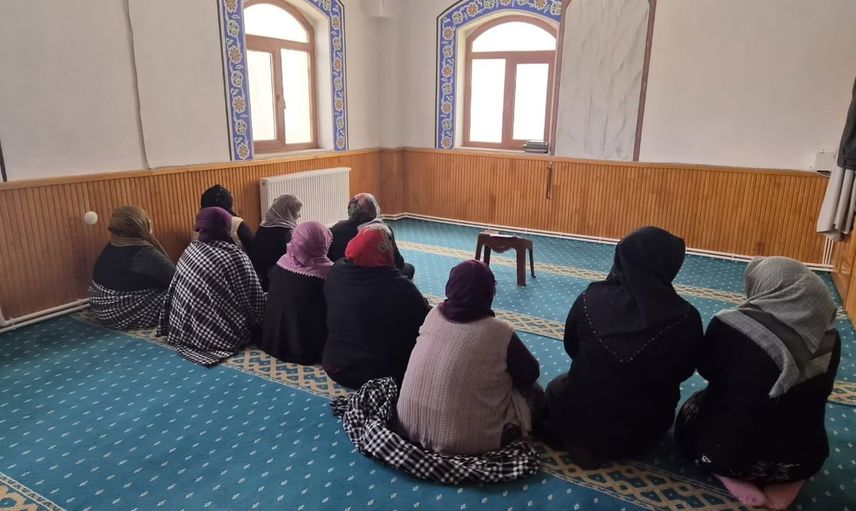 Kadınlar için camide buluşmalar başladı: Aydıntepe'de bilgi ve maneviyat öne çıkıyor