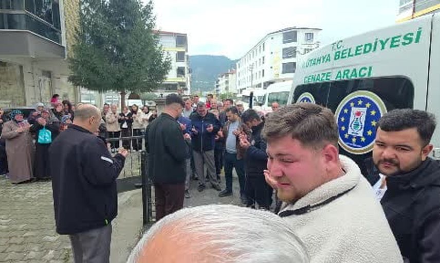 Kütahya'da raylarda sona eren genç hayatı: Mevlüt Eren Aslan son yolculuğuna uğurlandı