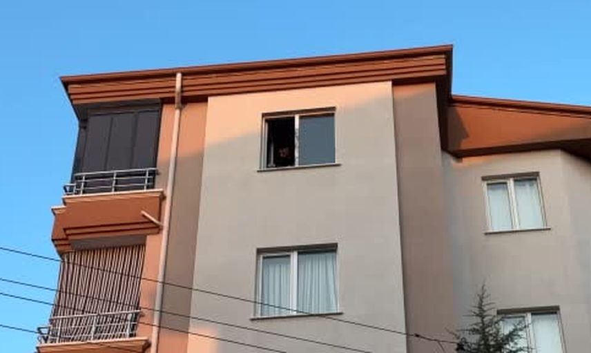 Paşacık'ta camdan düşen 18 yaşındaki genç kızın tedavisi sürüyor