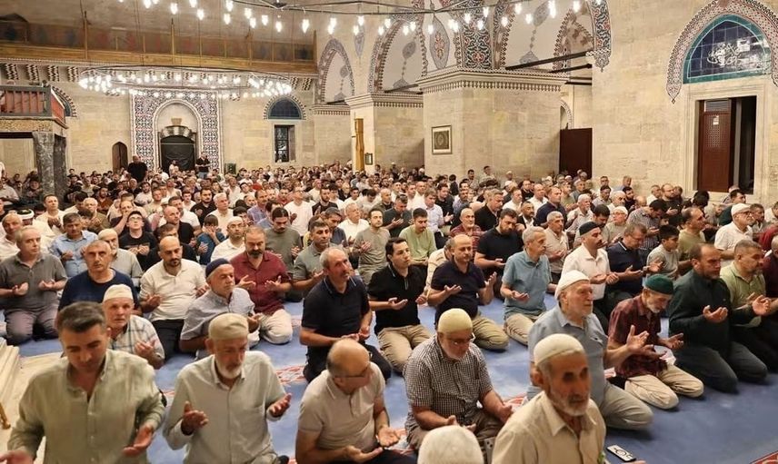 Amasya'da mevlid kandili coşkusu: eller semaya açıldı