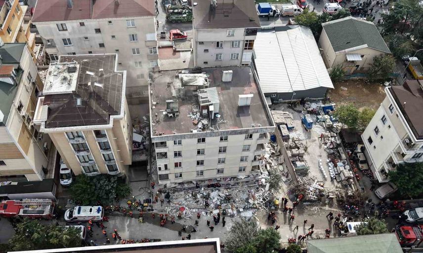 Maltepe'de çöken 7 katlı binada iki kişi hayatını kaybetti, enkazda iki kişi aranıyor
