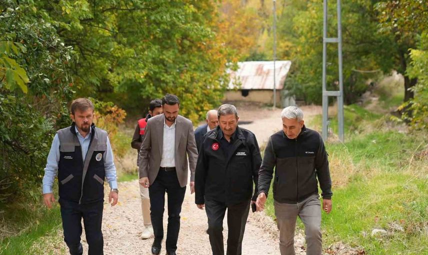 Darende'de Kılıçbağı Mahallesi'nde asfalt çalışmaları için saha incelemesi