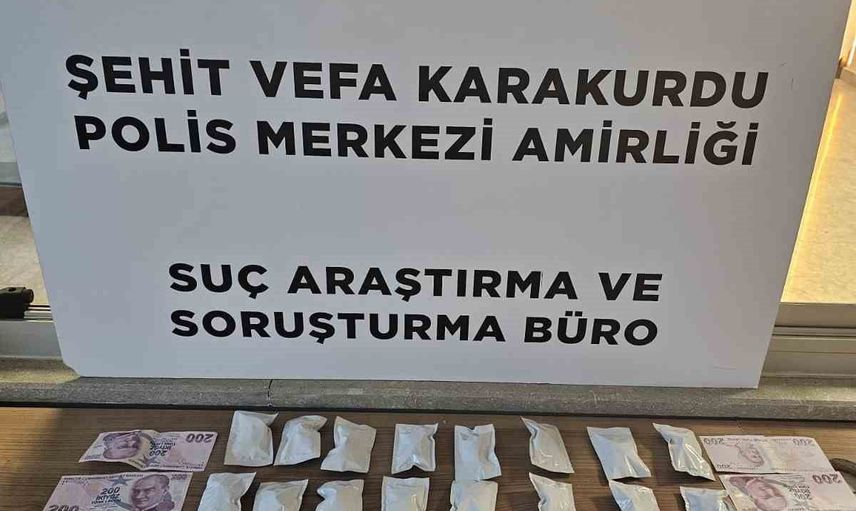 Çekmeköy'de konsolündeki gizli bölmeden 127,2 gram marijuana çıktı