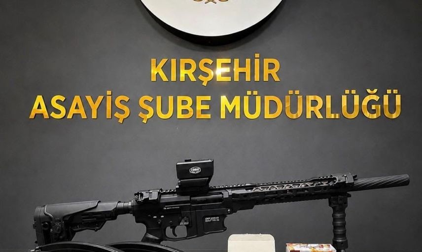 Kırşehir'de yunus timleri durdurulan araçlarda ruhsatsız silah ve mühimmat ele geçirdi