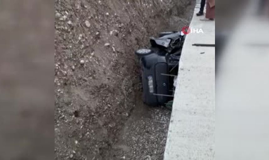 Erzurum Oltu yolunda yol genişletme alanına düşen araçta üç kişi yaşamını yitirdi