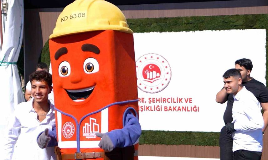 Teknofest güneydoğu'da çocukların hayalleriyle bakanlığın stantları buluştu