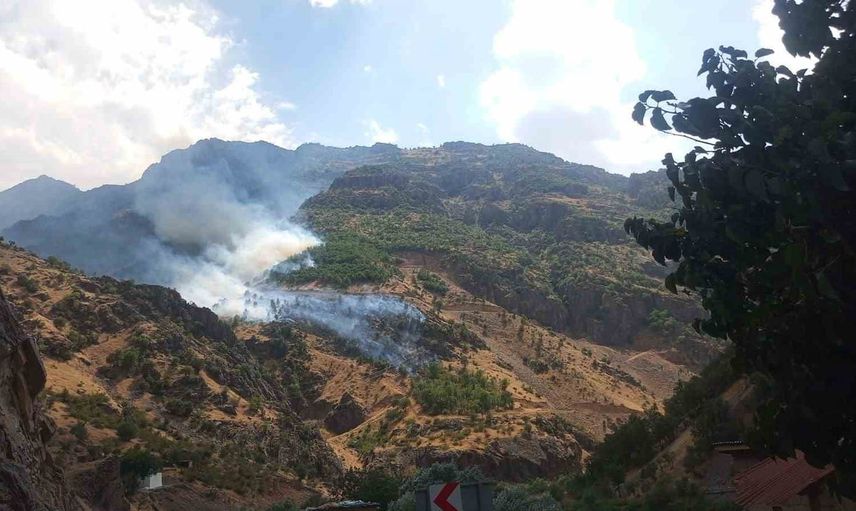 Çukurca'da yangına giderken köprüden düşen arazöz üç personeli yaraladı
