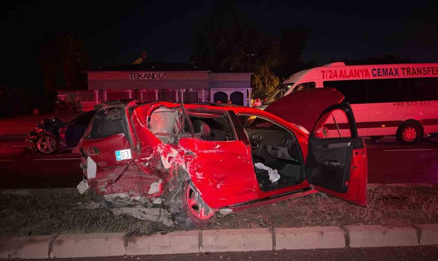 Manavgat'ta alkollü sürücünün zincirleme kazası: 4 yaralı