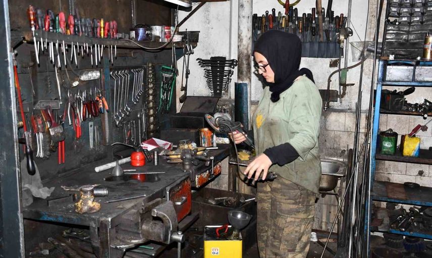 Sanayide genç tornacı Nursena: mesleğin cinsiyeti yok