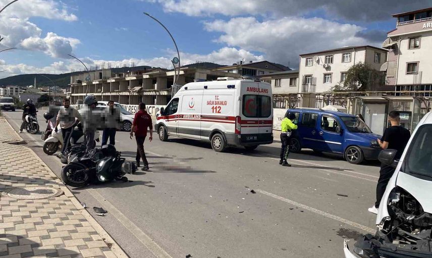 Körfez'de Mevlana Caddesi'nde çarpışma: motosiklet sürücüsü ağır yaralandı