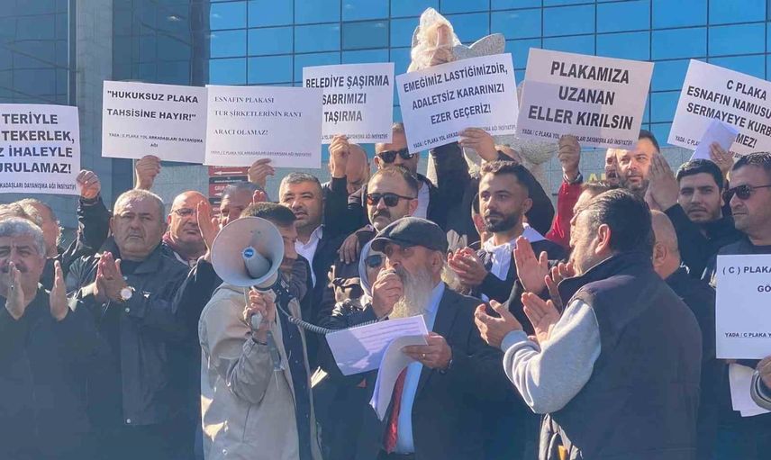 C plaka esnafı ABB önünde üç yıllık kiralama ihalesinin iptalini istedi