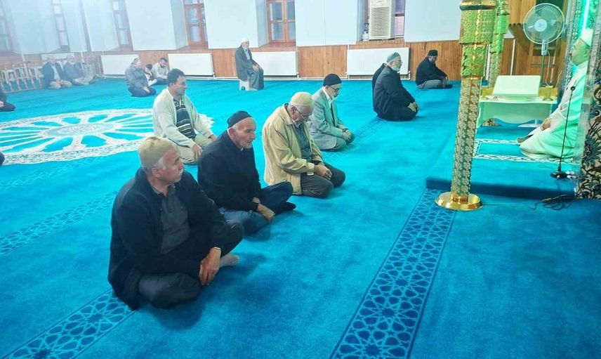 Hisarcık’ta sabah namazında Mevlid-i Nebi ve Gaziler Günü anısı