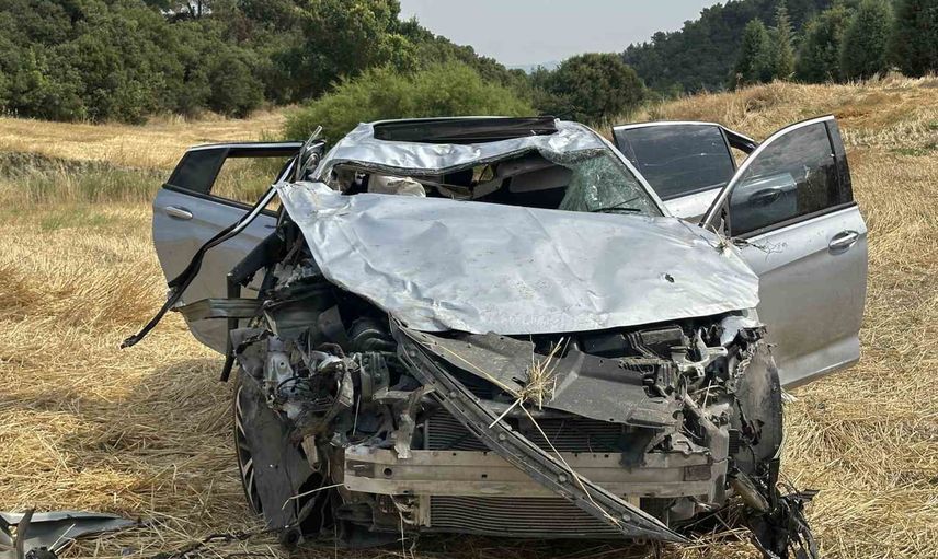 Uşak'ta tarlaya giren otomobil takla attı, sürücü yaşamını yitirdi