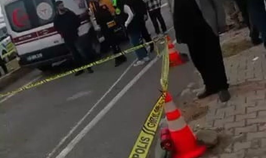 Korkut'ta kavşakta refüje çarpan araç ters döndü: 1 ölü, 3 yaralı