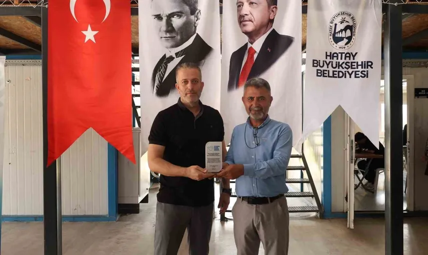 Burs, tablet, mentörlük: HBB ve İstanbul İnsani Yaşam Derneği 'Kardeşim Ol' ile başarıyı destekliyor