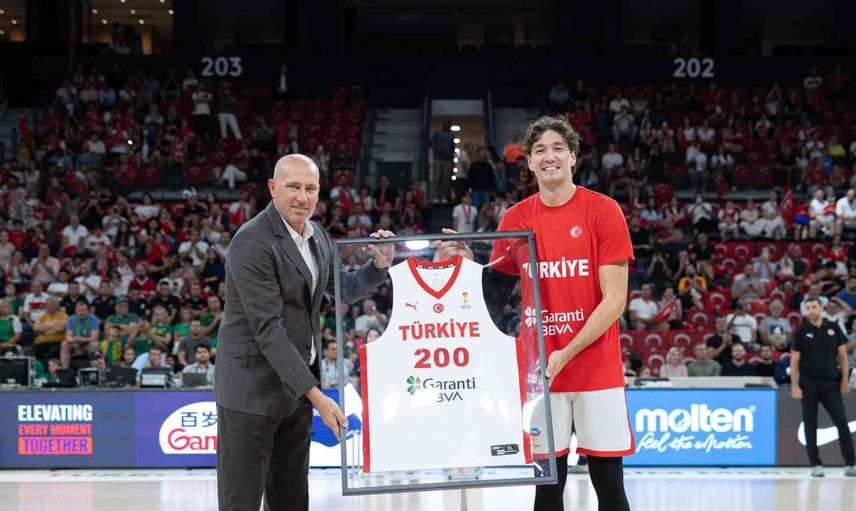 Ay-yıldızlılar İstanbul'da Litvanya'yı rahat geçti, Cedi Osman 200. maçında parladı