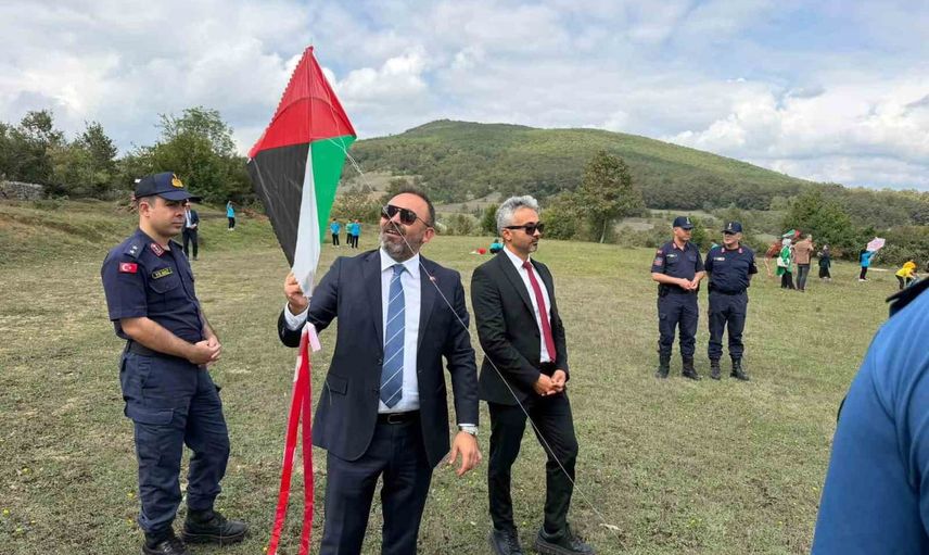 Kavak semalarında umut: Gazzeli çocuklar için uçurtmalar gökyüzüne bırakıldı