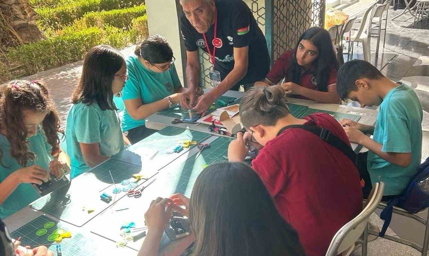 Keşif alanı kuruldu: Karşıyaka'da bilim, kültür ve sanat şenliği gençleri sahaya çıkarıyor