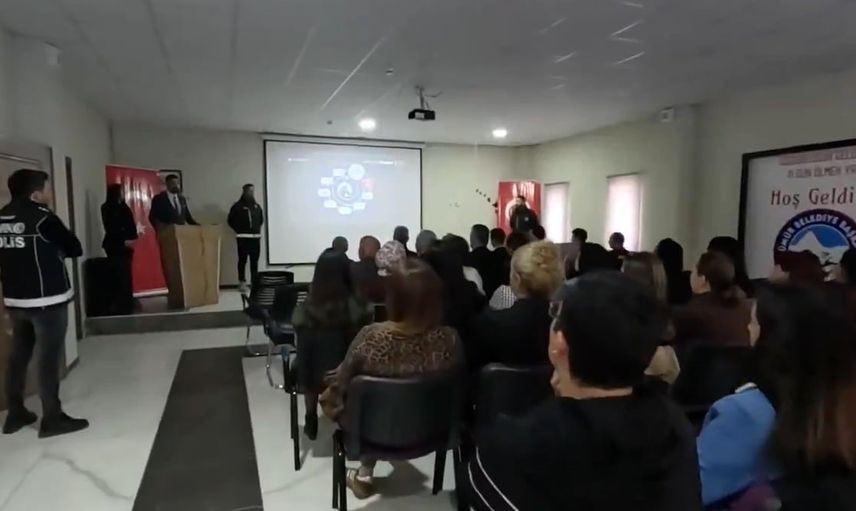 Annelerin farkındalığı ön planda: Pülümür'de En İyi Narkotik Polisi Anne semineri