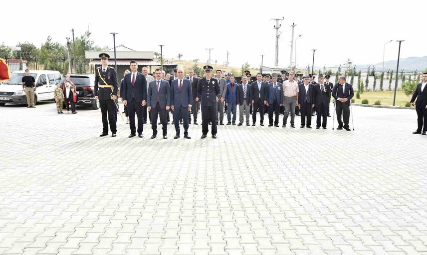 Dicle'de 30 ağustos töreni: şehitlere saygı ve protokol katılımı