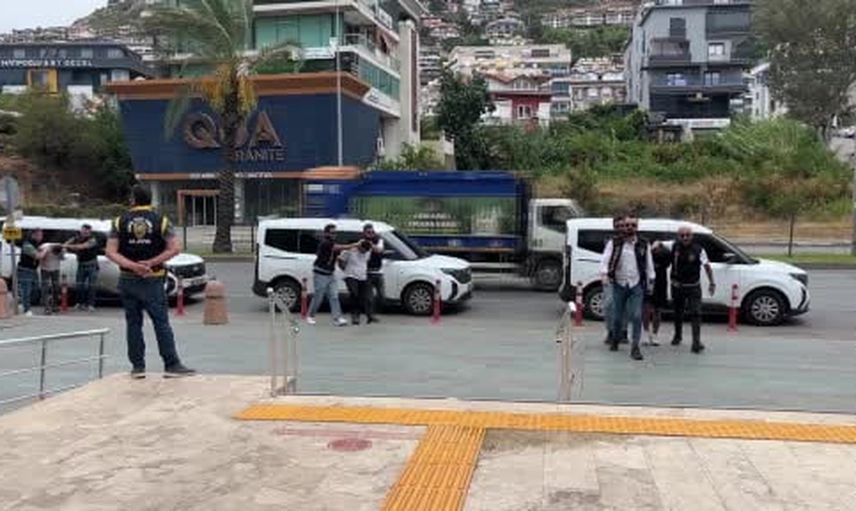Alanya'da arbede sonrası 400 bin lira ele geçirildi, üç şüpheli adliyeye sevk edildi