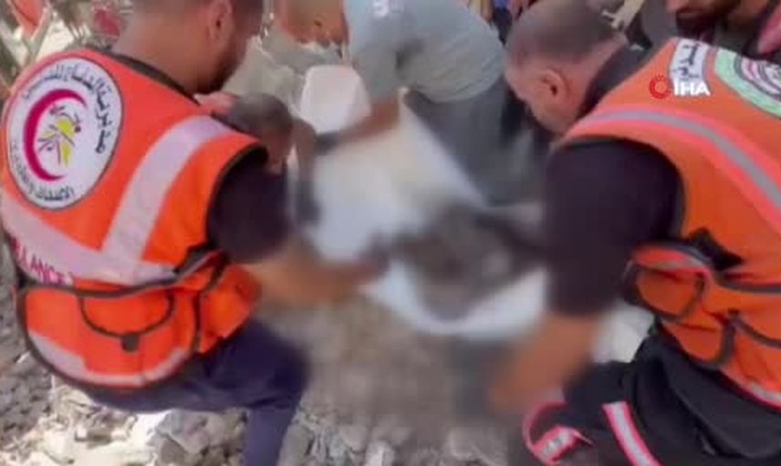 Gazze'de Al-Daraj enkazından 28 kişinin naaşı çıkarıldı