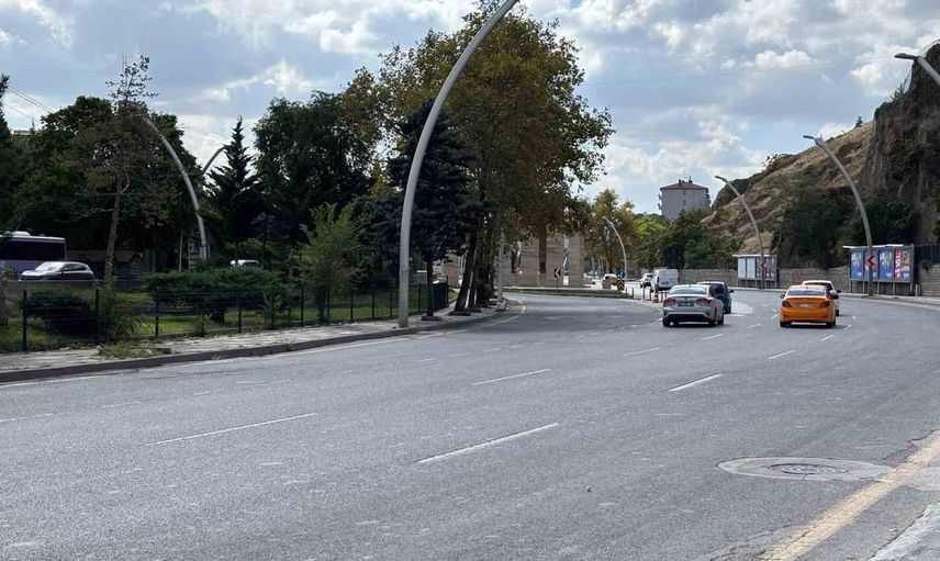 Keçiören'de trafik ışığı talebi: bisiklet sürücüsü ağır yaralandı