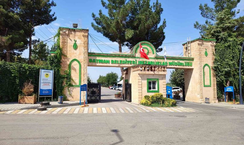 Saunada çıkan yangında yaşamını yitiren üç kadın son yolculuğuna uğurlandı