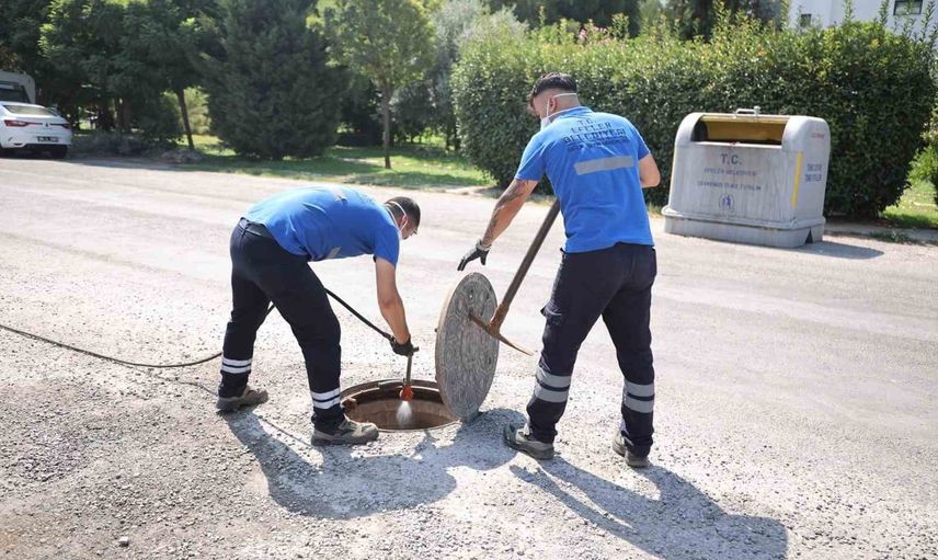 Efeler’de halk sağlığını korumak için larva ve haşere mücadelesi yoğunlaştırıldı
