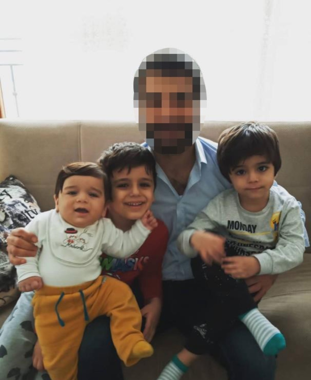 Eşini ve çocuklarını öldüren şahsın yatak odasından çıktı