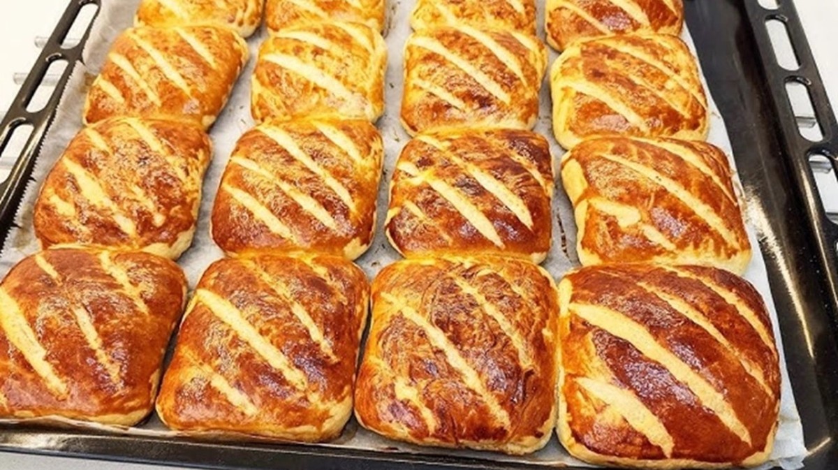 Evdeki malzemelerle bir tepsi dolusu börek tarifi