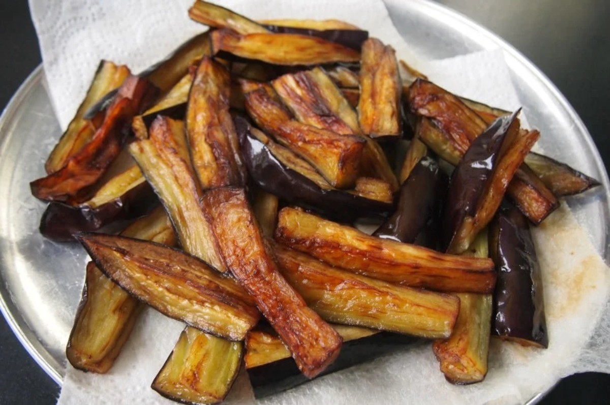 Yağ çekmeden patlıcan kızartmanın tüyoları