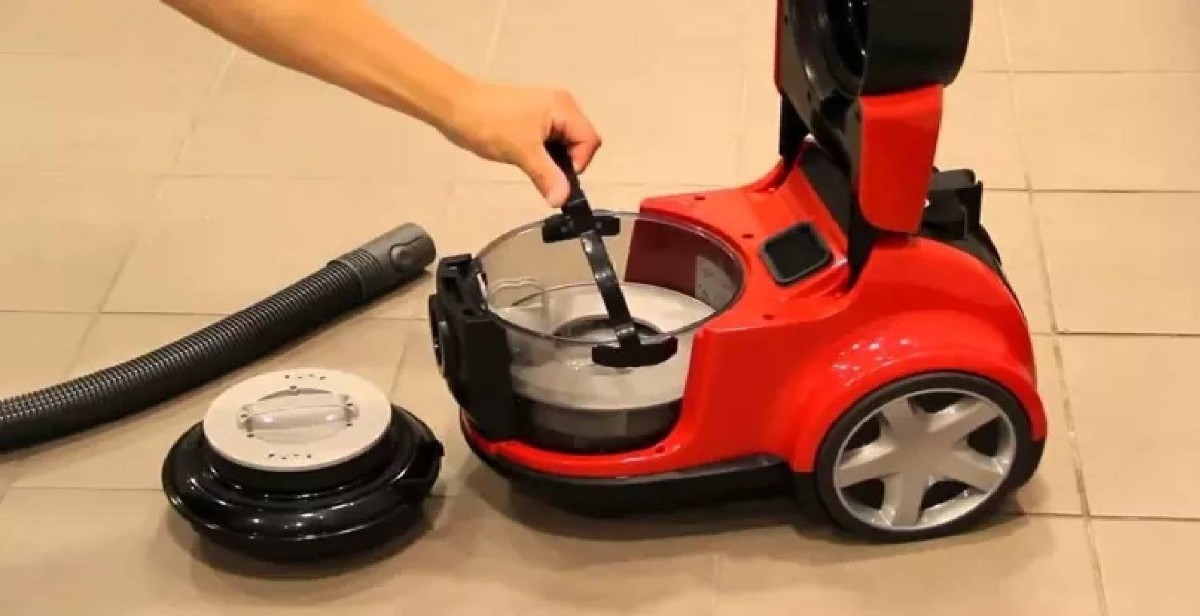 Elektrik süpürgesini canavara çeviren yöntem! Bunu yapınca tüm tozu kırıntıyı vakum gibi çekiyor