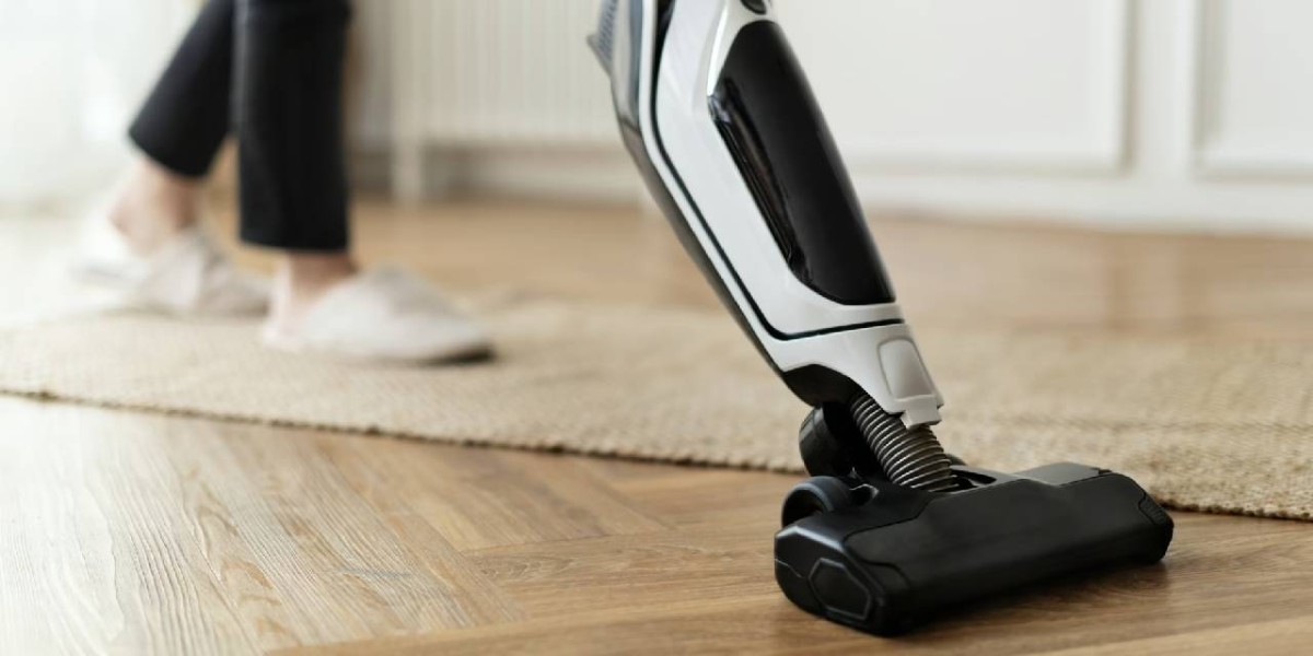 Elektrik süpürgesini canavara çeviren yöntem! Bunu yapınca tüm tozu kırıntıyı vakum gibi çekiyor