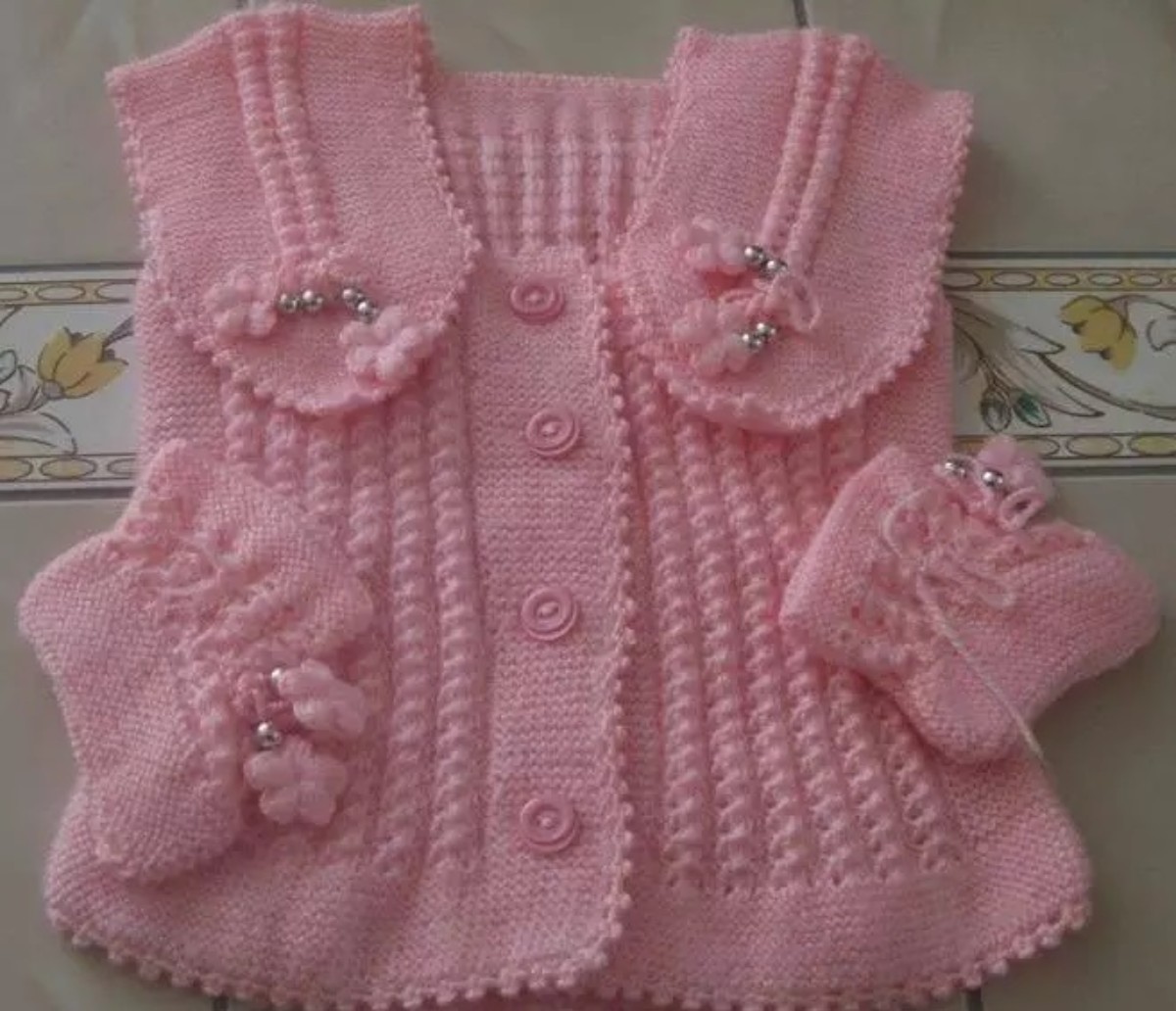 en farklı ve kolay 2023 trendi bebek yeleği modelleri