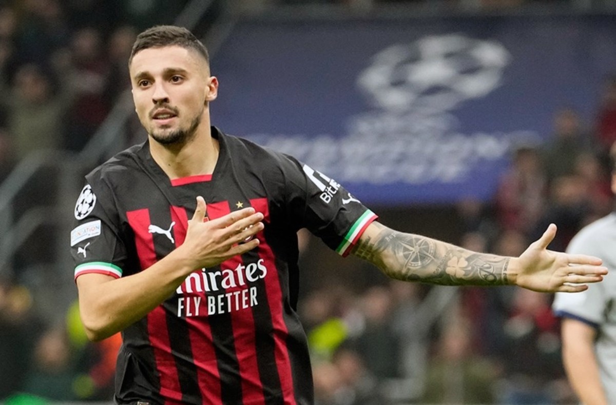 Fenerbahçe, Rade Krunic ile imzaları atmaya hazırlanıyor