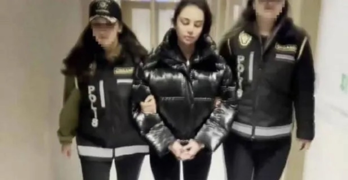 Fenomen Ece Ronay'ın evinden çıkanlar görenleri şoke etti