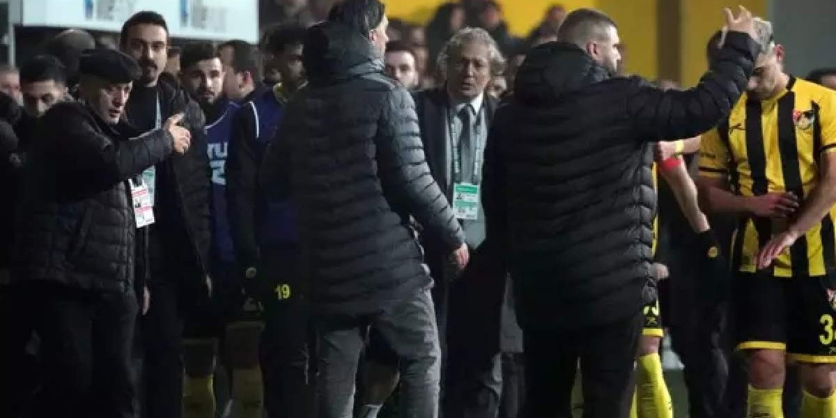 istanbulspor takımı sahadan çekti