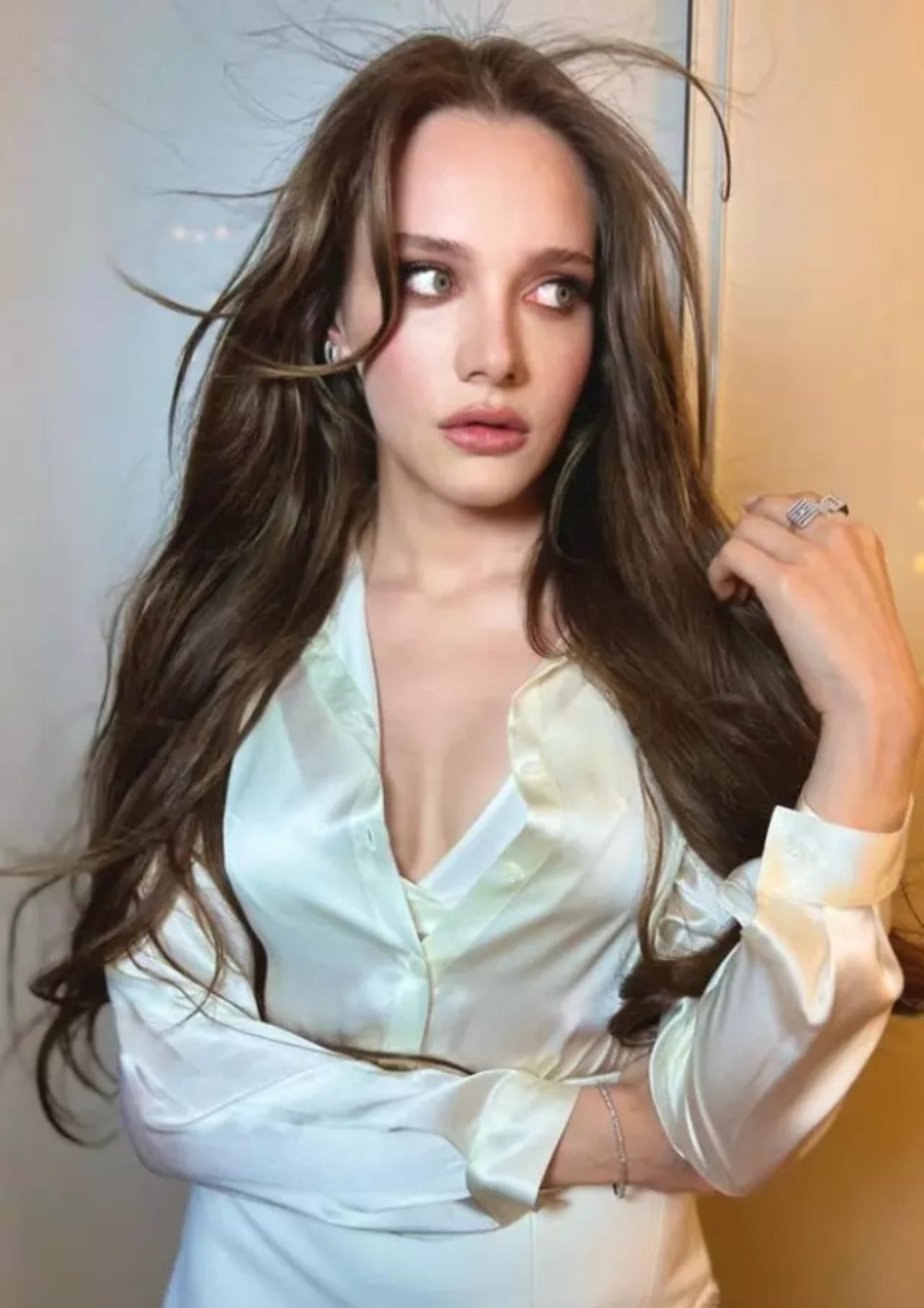 Miray Daner'in annesi güzelliğiyle baş döndürdü