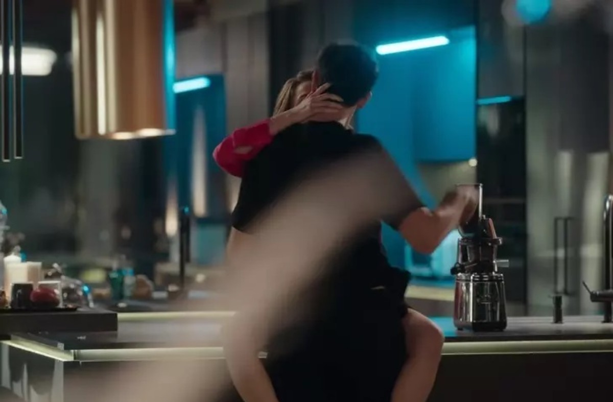 Miray Daner'in nefes kesen sevişme sahnesi sosyal medyayı salladı!