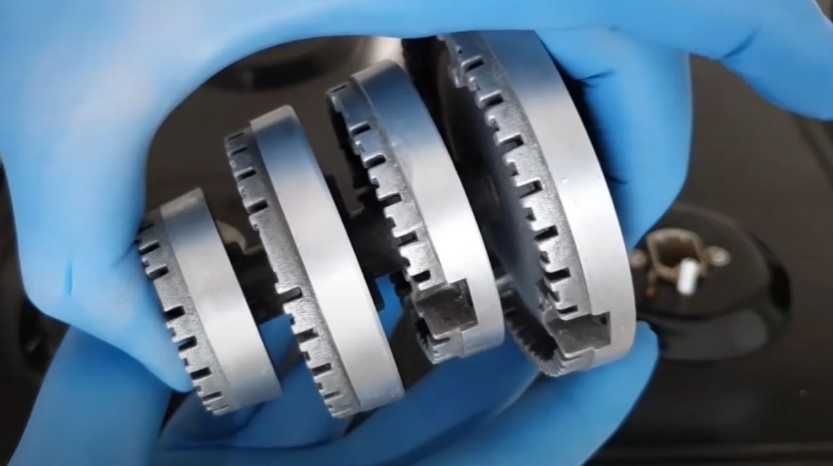 Kararan gözlerini temizleme