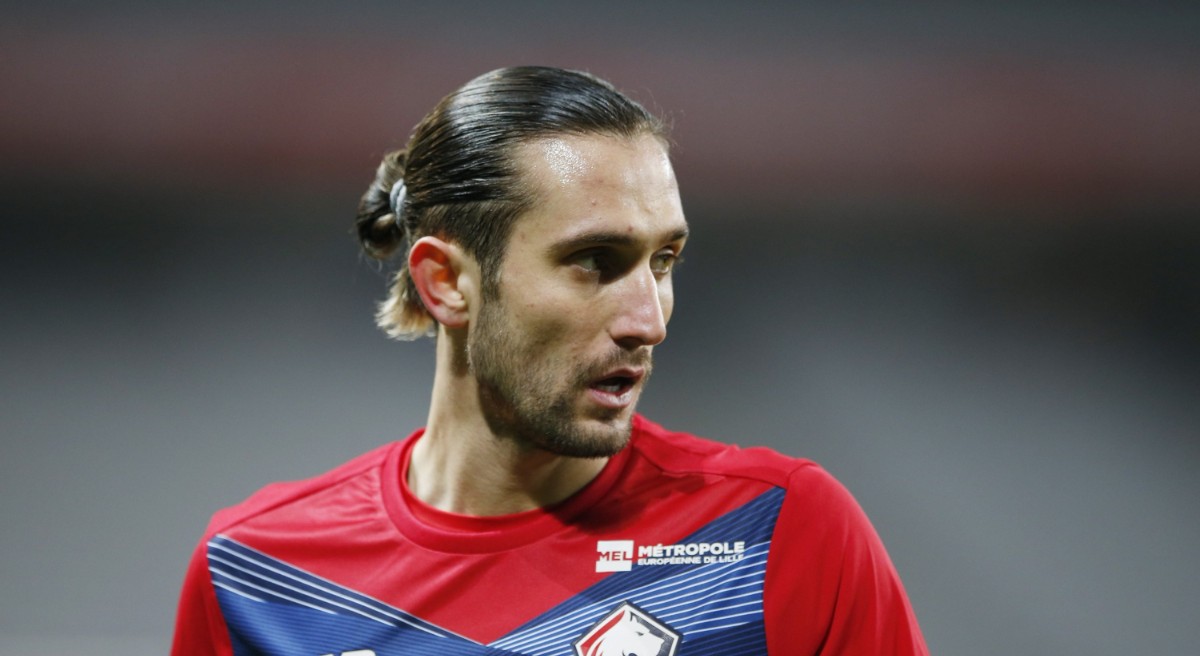 sarı kırmızılı takımın sol bek arayışı