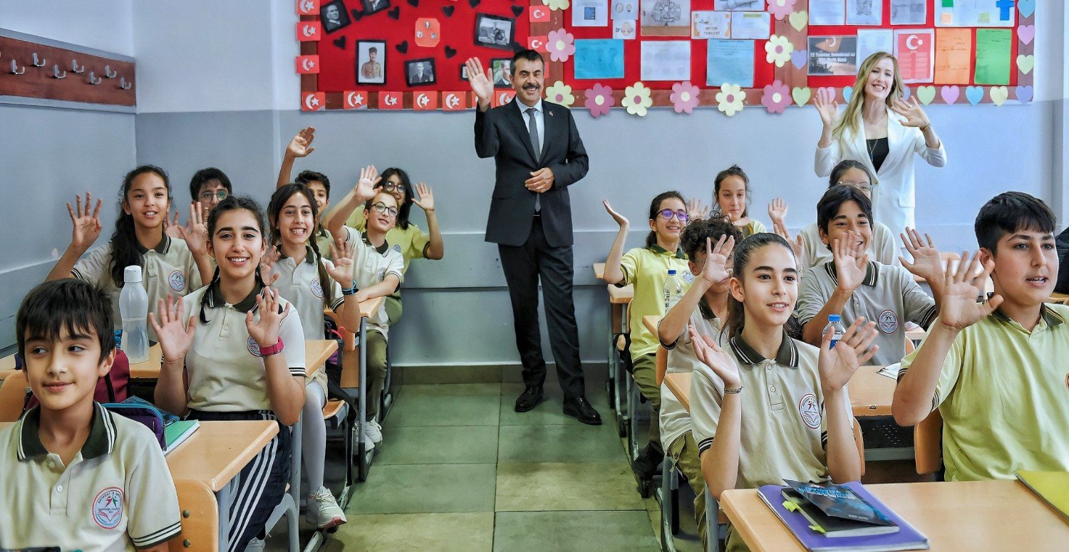 BAKAN TEKİN OKUL ZİYARETİ