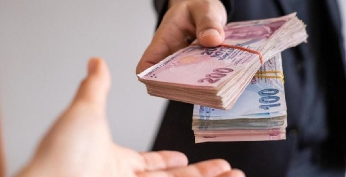 Bankalar 50 bin TL'si olanı paraya boğuyor