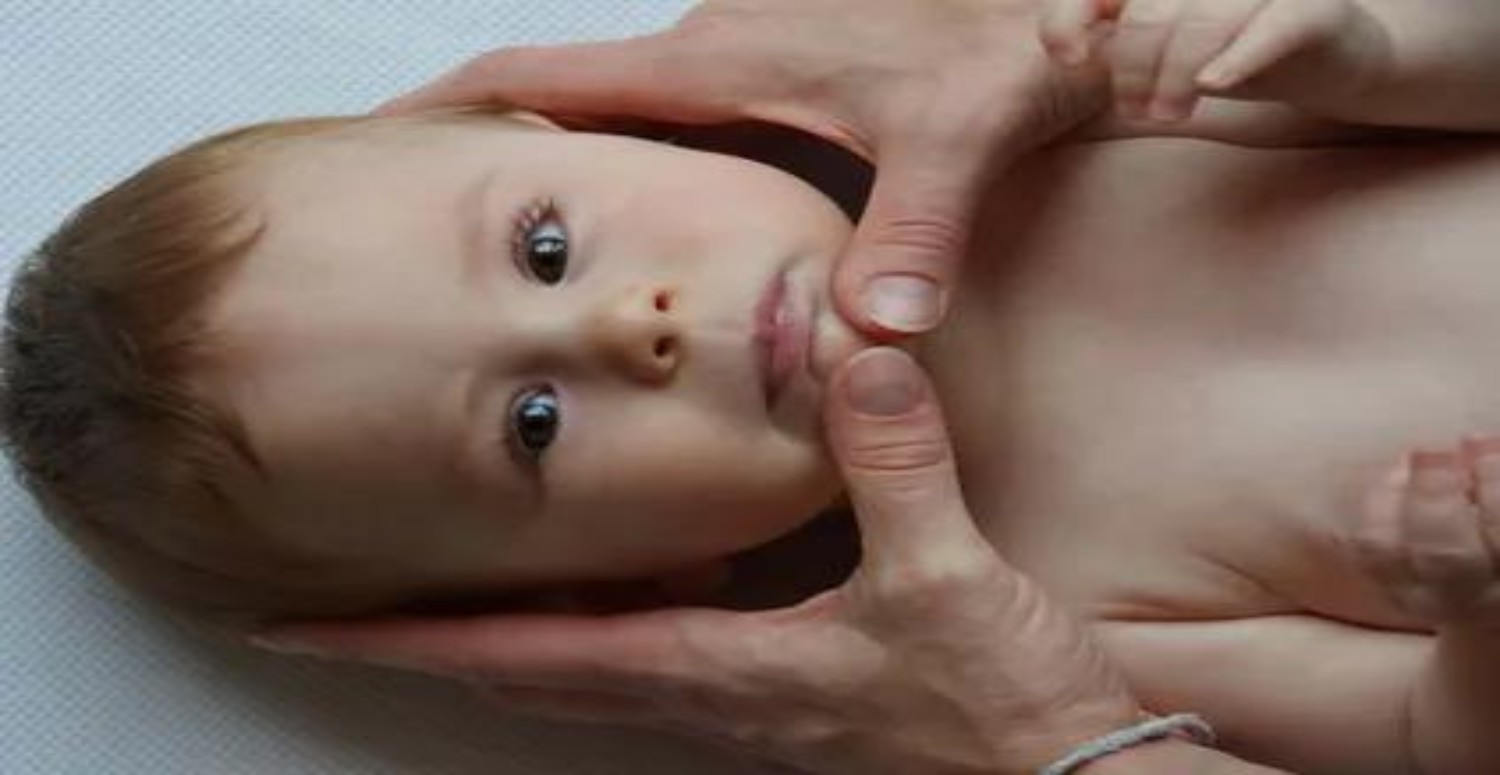 bebeklere diş eti masajı