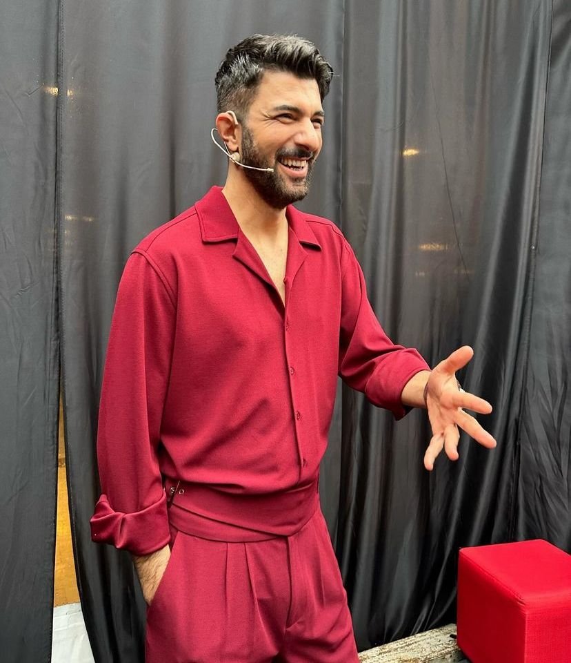 Engin Akyürek’in Kırmızı Şalvarlı Tarzı Sosyal Medyayı İkiye Böldü!