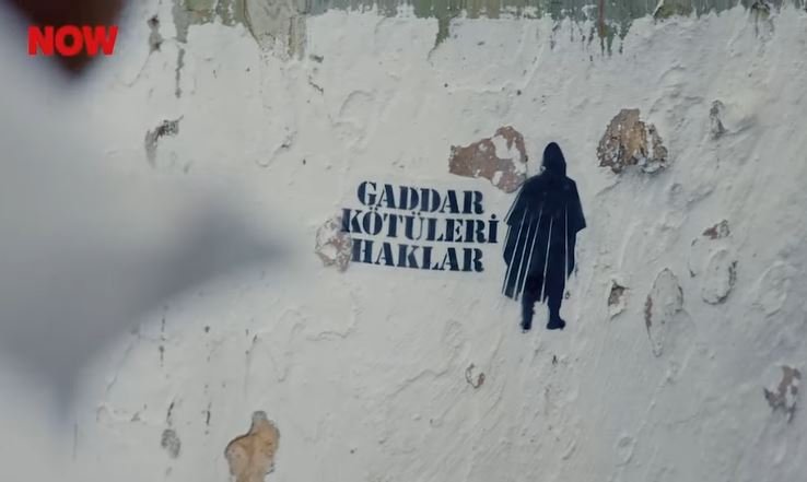 Türkiye'yi yasa boğan Taksici cinayetini ''Gaddar'' dizisi işledi! Dağhan, Taksici katilini camdan attı: İşte "Gaddar"ın şok edici sahnesi